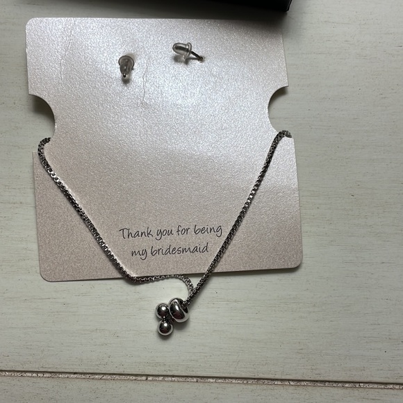 Prom/ bridesmaid earrings and bracelet set. Silver. Adjustable bracelet. - Picture 5 of 7